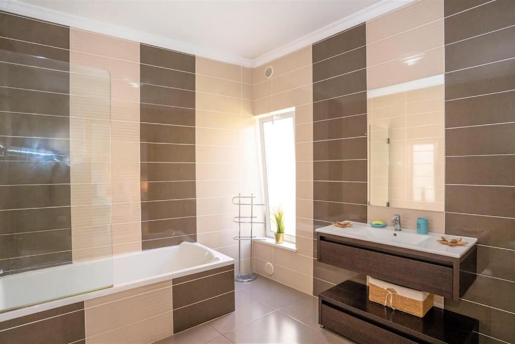 Luxuryvilla With Private Heated Pool And Spa 7P Quarteira Εξωτερικό φωτογραφία